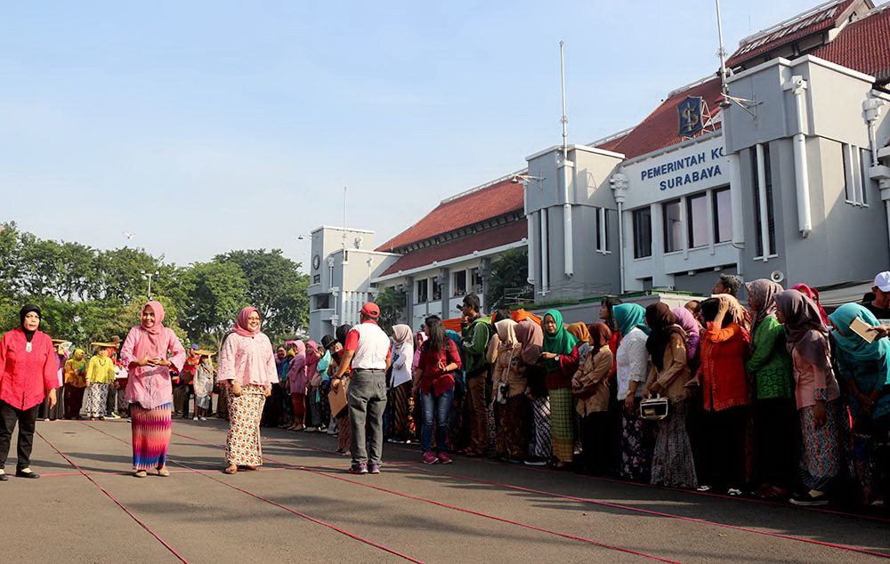 foto Hari Kartini di taman surya balai kota surabaya