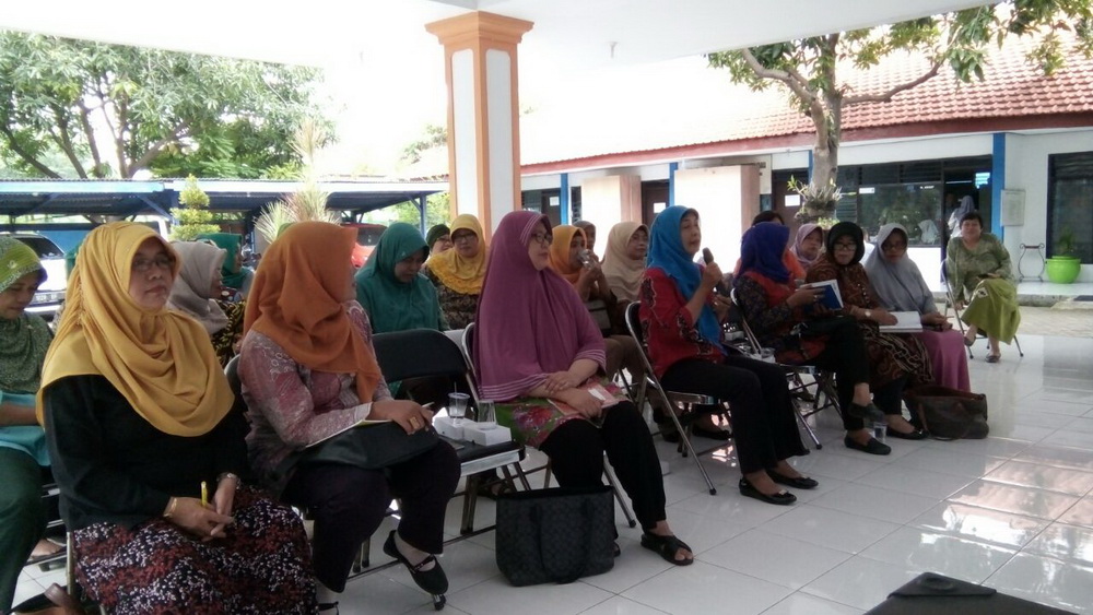 foto peserta sosialisasi warga kelurahan rungkut kidul surabaya