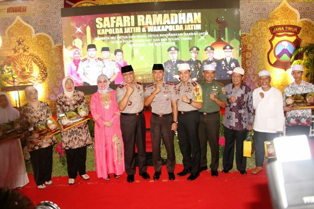 foto safari ramadhan 143" h polda jatim di mapolres gresik